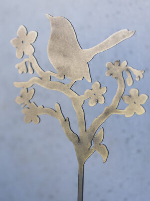 Vogel auf Ast