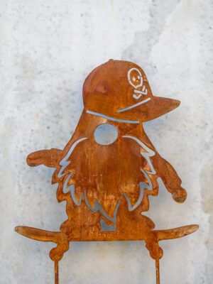 Wichtel Dirk mit Skateboard